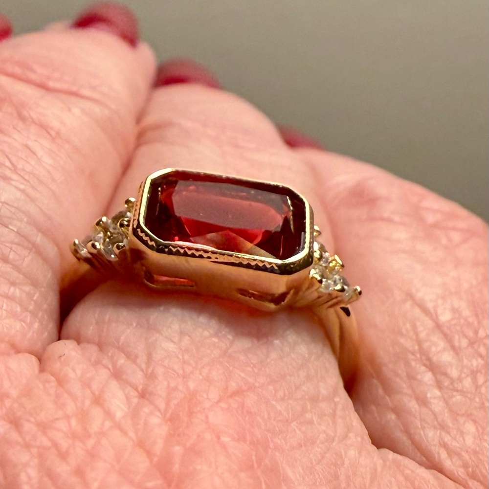 Ring - sz 8 gold tone w/large red rhinestone & tiny clear rhinestones. New! BOGO - Picture 7 of 12
